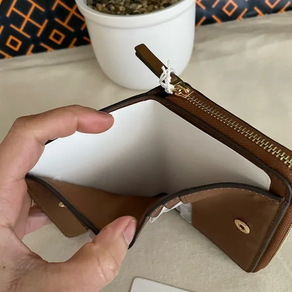 NWT , tory burch Emerson mini wallet brown - Picture 5 of 10